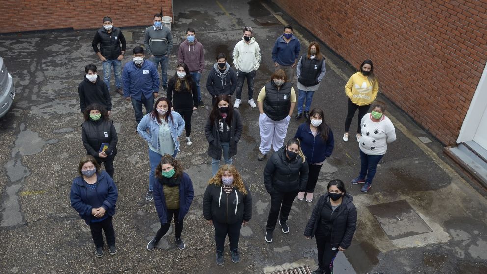 El primer laboratorio recuperado del mundo festeja el d�a del trabajador con el anuncio de un subsidio que les permitir� aumentar la producci�n Foto Gentileza: Pedro P�rez