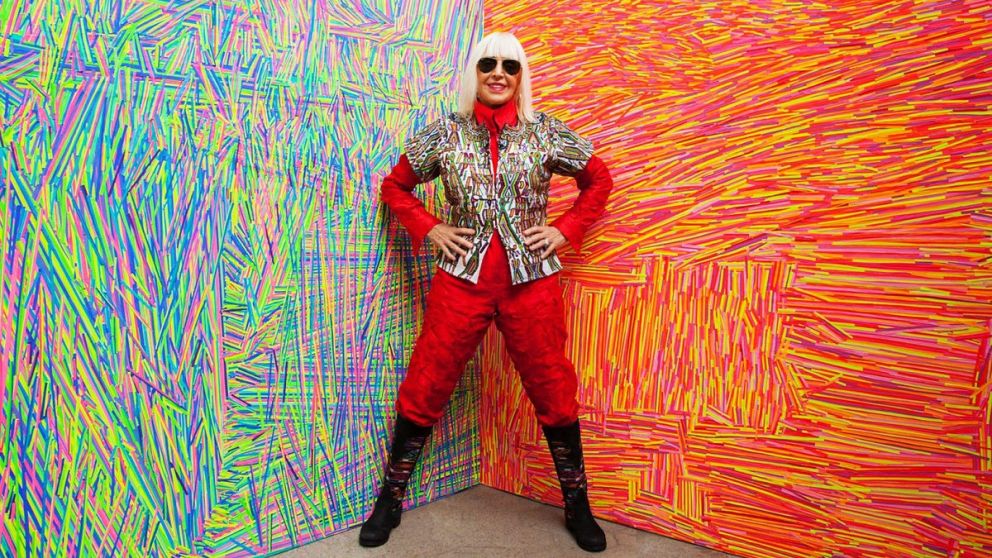 "Big Ben lying down with political books" será el título de la obra de Marta Minujín