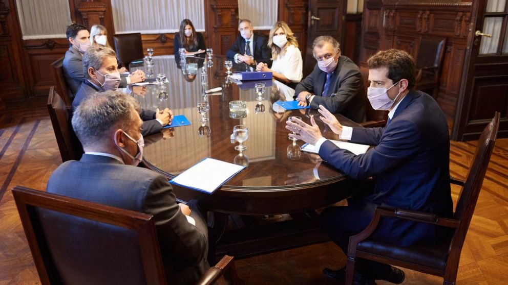 Eduardo "Wado" De Pedro fue recibido el miércoles por lo integrantes de la CNE
