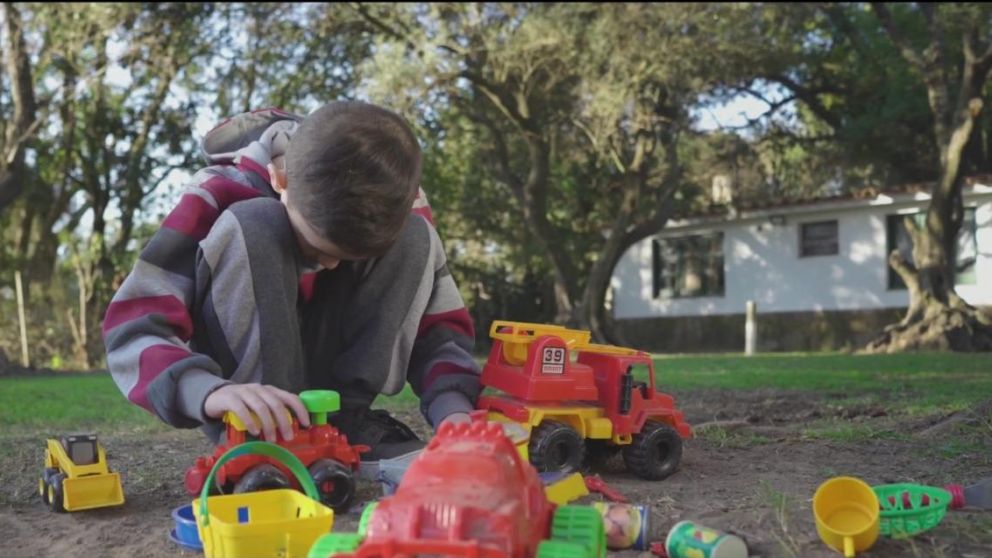 "Sin Mochilas" es uno de los spots que buscan desterrar los mandatos de masculinidad