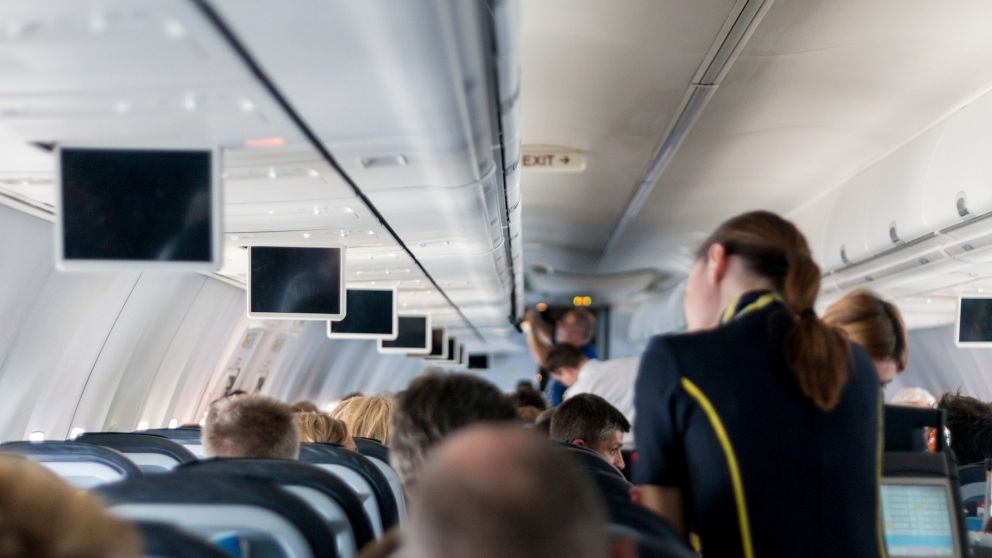 Azafatas y pilotos, sufren el ruido provocado por el avión