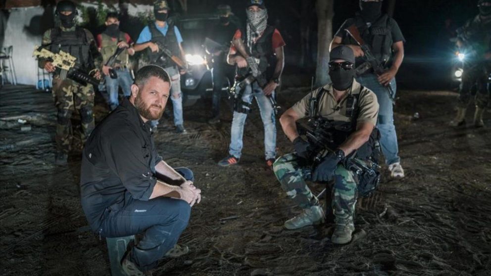 David Beriain, uno de los periodistas españoles asesinados, en la imagen durante una cobertura sobre el Cartel de Sinaloa