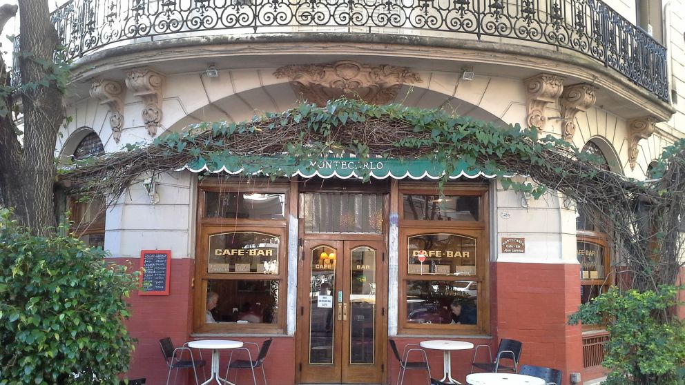 Reabre sus puertas Montecarlo, un bar que cerró en plena pandemia