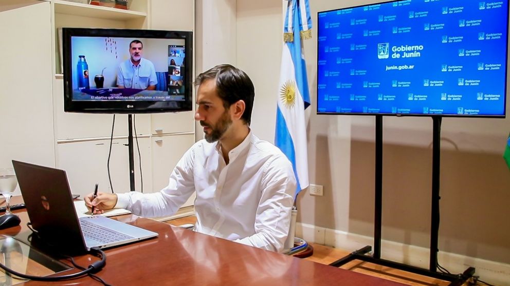 El intendente Petrecca contó que estaban proyectando con Meoni una nueva terminal de ómnibus