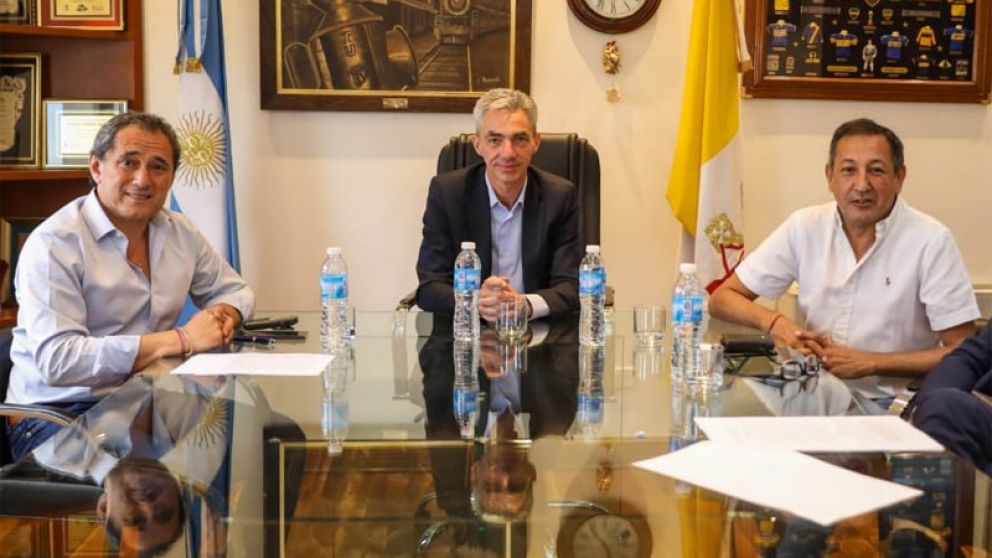 Sergio Sasia (UF), Mario Meoni y Omar Maturano (LF) en una reunión de trabajo con los sindicatos
