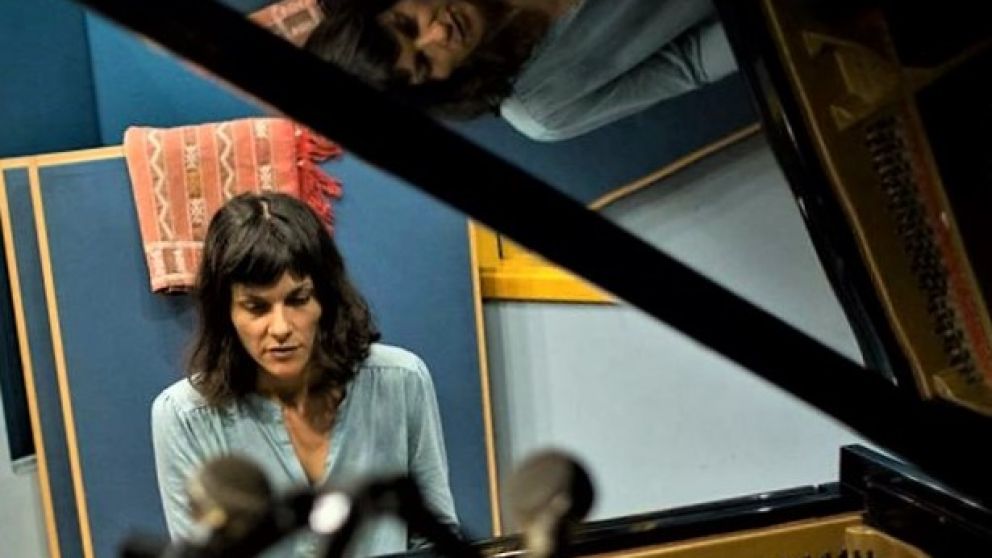 La pianista argentina Paula Shocron, integra la selección en el libro de Sampayo