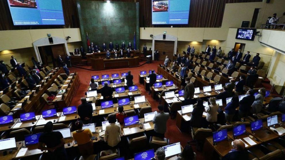 El proyecto opositor, que necesitaba 92 votos para ser aprobado, recibió 105 a favor, incluidos los de 26 legisladores oficialistas, mientras que hubo 18 en contra y 26 abstenciones.
