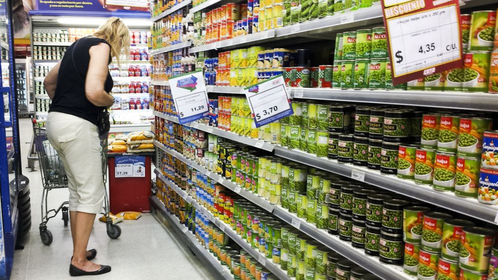 La Ley de Góndolas pretende equiparar la competencia entre los pequeños y medianos productores con las grandes marcas