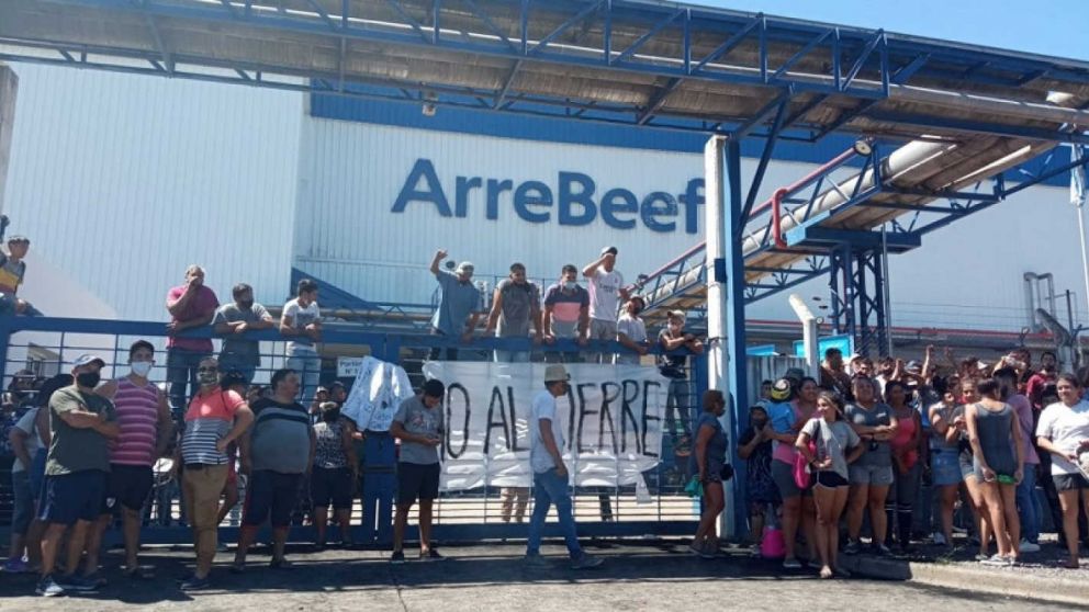 "La empresa anunció un cierre que sólo fue humo mediático, hoy trabajan normalmente", denunciaron los trabajadores