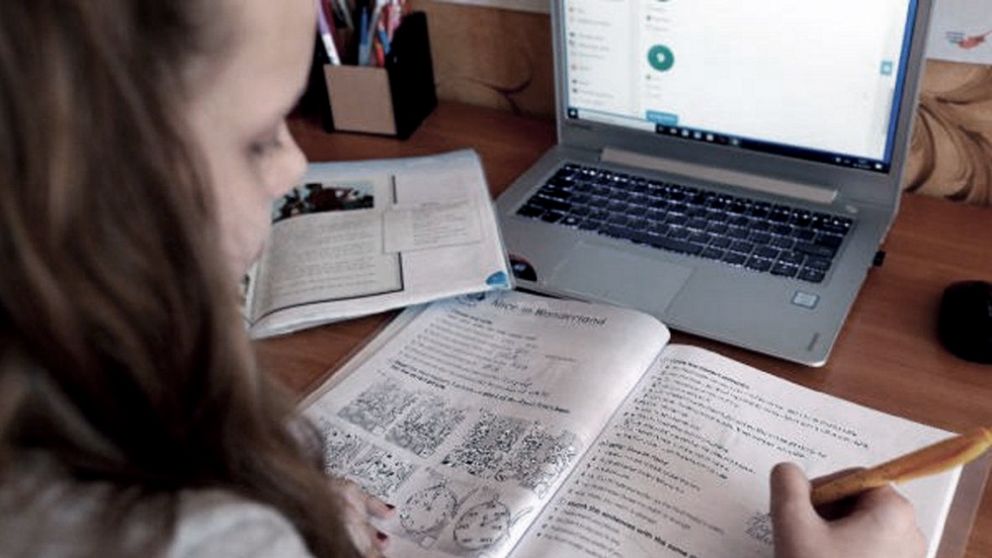Para padres y madres que no trabajen en el sector público también hay una forma de pedir licencia