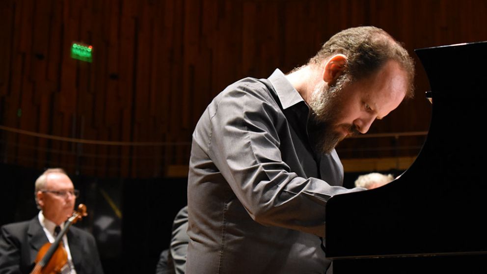 Diego Schissi es pianista de gran trayectoria y la originalidad de su álbum Te incluye 19 composiciones que se basan en las palabras del tema Por, de Luis Alberto Spinetta.