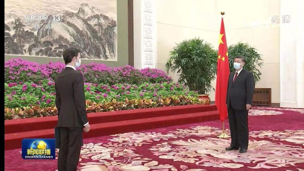 La ceremonia oficial de recepción de cartas credenciales fue en el Palacio del Pueblo en Beijing