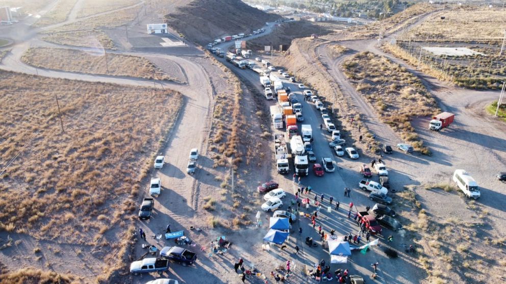 El paro petrolero era impulsado, además, con cortes de ruta en Vaca Muerta