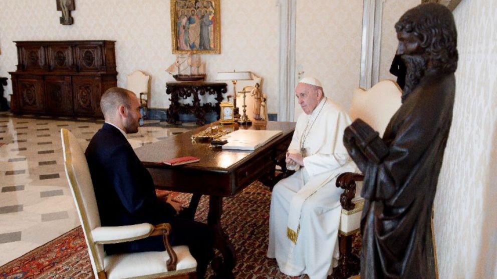 El ministro de Economía, Martín Guzmán, se reunió hoy durante casi 50 minutos con el Papa Francisco a quien le presentó las posiciones de la Argentina sobre la renegociación de la deuda con el Fondo Monetario Internacional