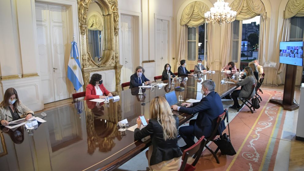 Los infect�logos siguieron la reuni�n en Casa Rosada v�a Zoom