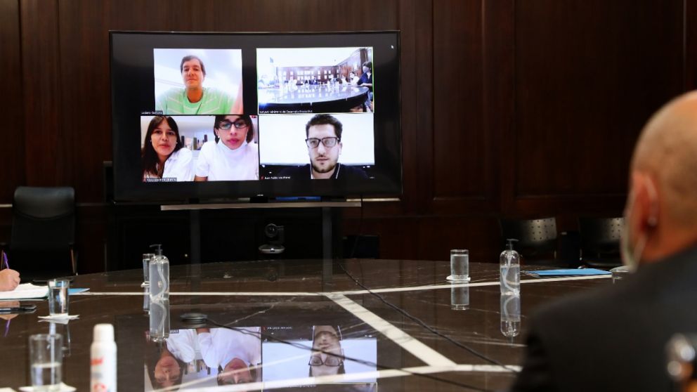 El secretario Pyme con representantes de tres emprendimientos exitosos impulsados con el PAC 