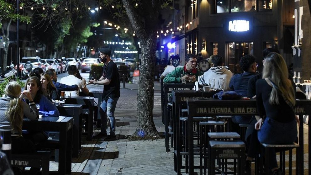 Toque de queda en la Ciudad de Buenos Aires: Cómo funcionarán los restaurantes