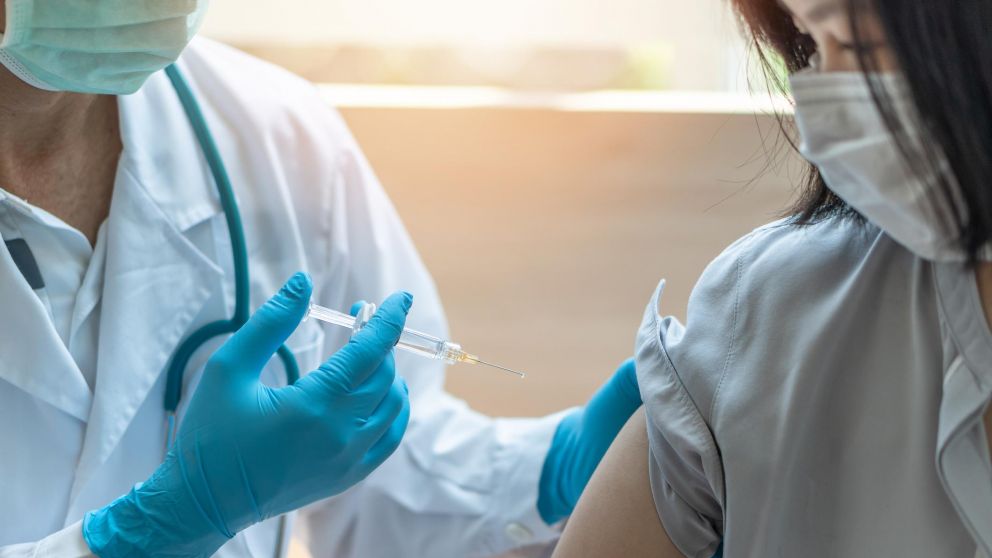 En promedio, las vacunas para coronavirus cuestan 19,5 dólares