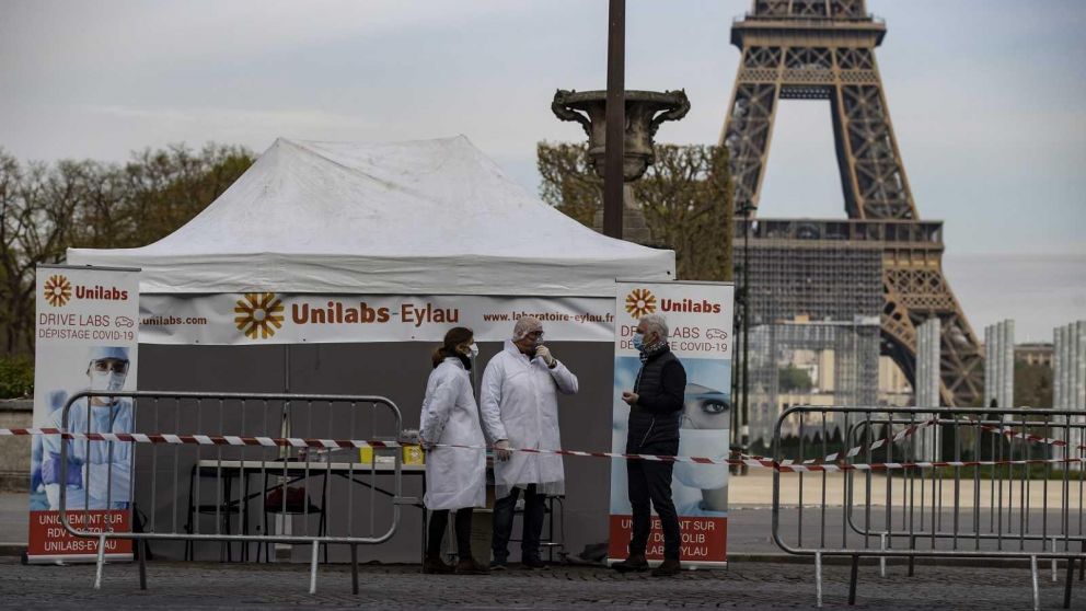 Con más restricciones y vacunación, Europa intenta frenar la nueva ola de coronavirus