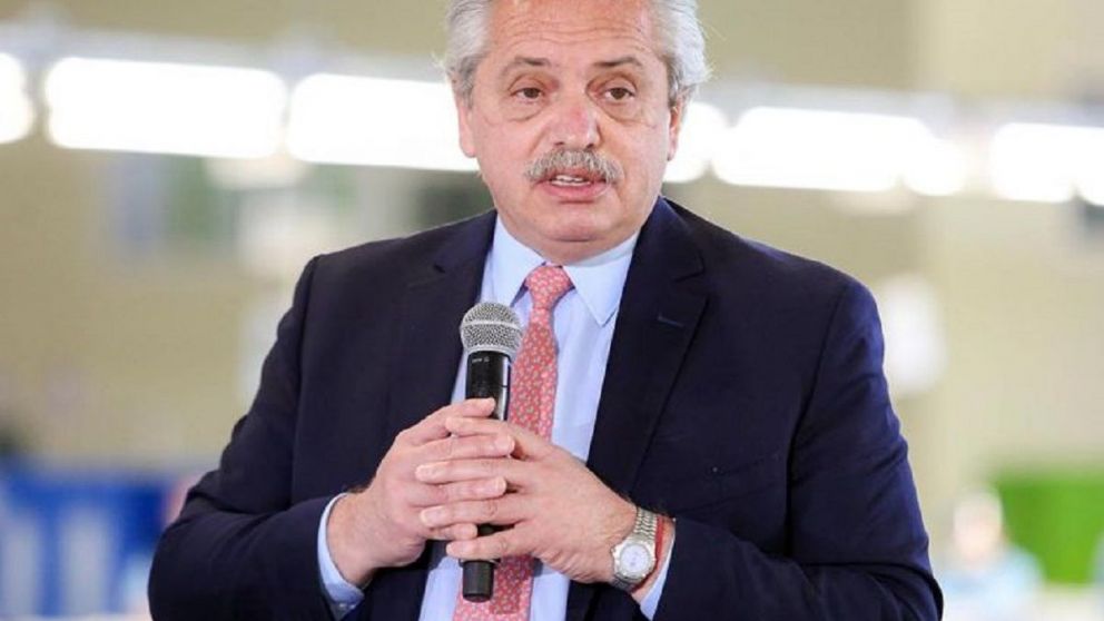 Fernández se hisopó el viernes por la noche luego de presentar 37,3º de fiebre