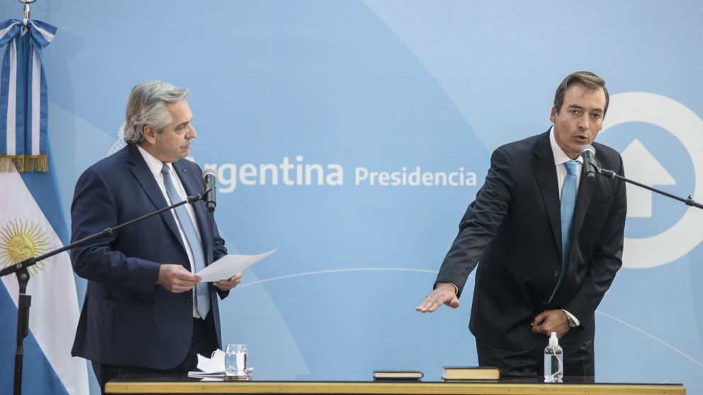 Alberto Fernández le toma juramento a su ministro de Justicia, Martín Soria, quien investigó los vínculos del macrismo y los jueces