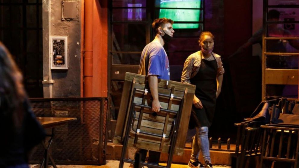 Los bares podrían ser los primeros en sufrir nuevas restricciones