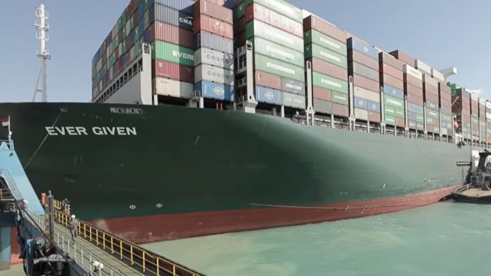 El barco encallado en el Canal de Suez gener� una demora en el tr�fico mar�timo mundial