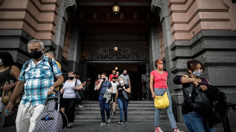 El uso de tapaboca y la distancia social son dos de las claves de los cuidados