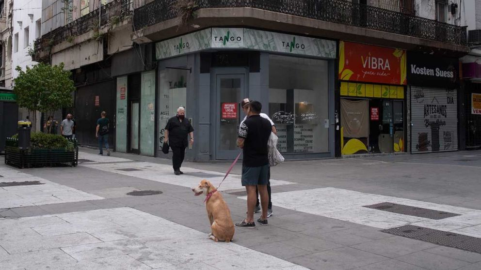 La calle Florida busca locatarios y pesifica contratos