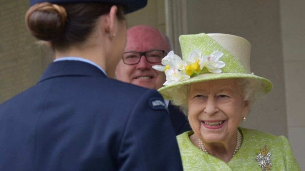 A fines de febrero, Isabel II recibió la segunda dosis contra el coronavirus