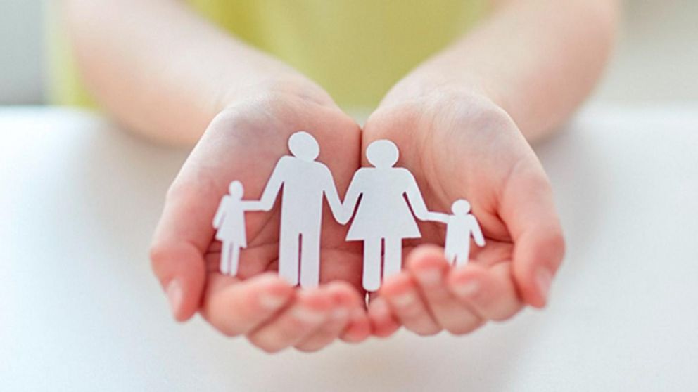 Aquellas familias que adopten un hijo recibirán un extra en mayo