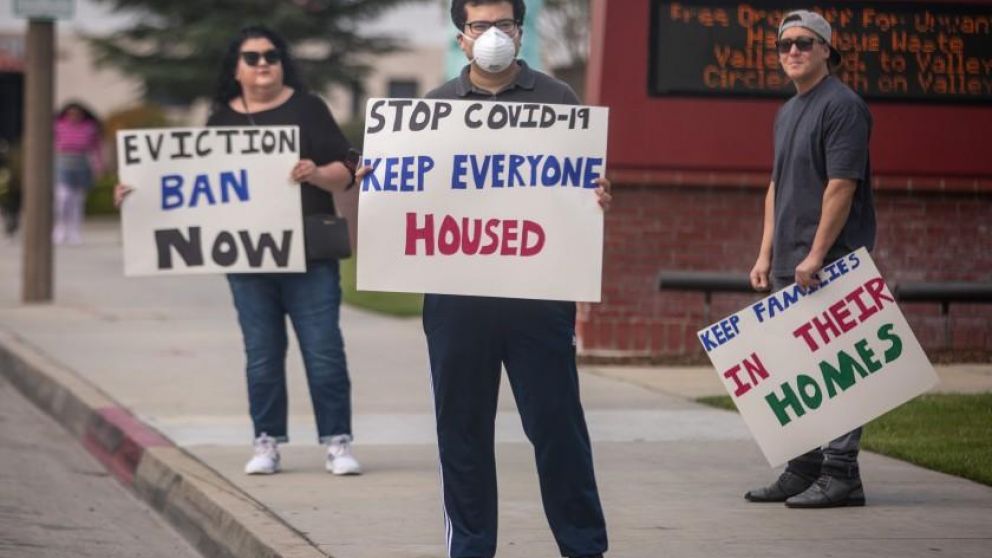 La moratoria de desahucios se aplica a las viviendas que reciben un subsidio del gobierno federal y a aquellos inquilinos que no han ganado en 2020 más de 99.000 dólares o 198.000 si es una pareja