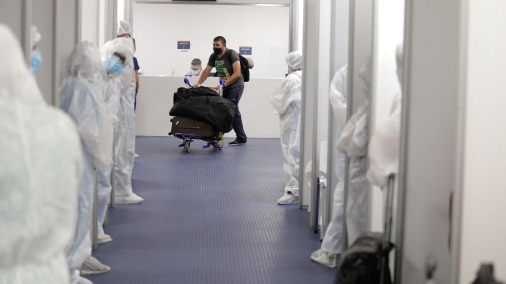 Si el hisopado es positivo, el aisalmiento dependerá del tipo de cepa