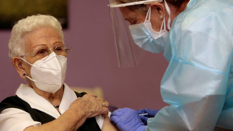 Profesionales de la salud y mayores de 60 a�os fueron elegidos como prioridad para los ciudadanos argentinos