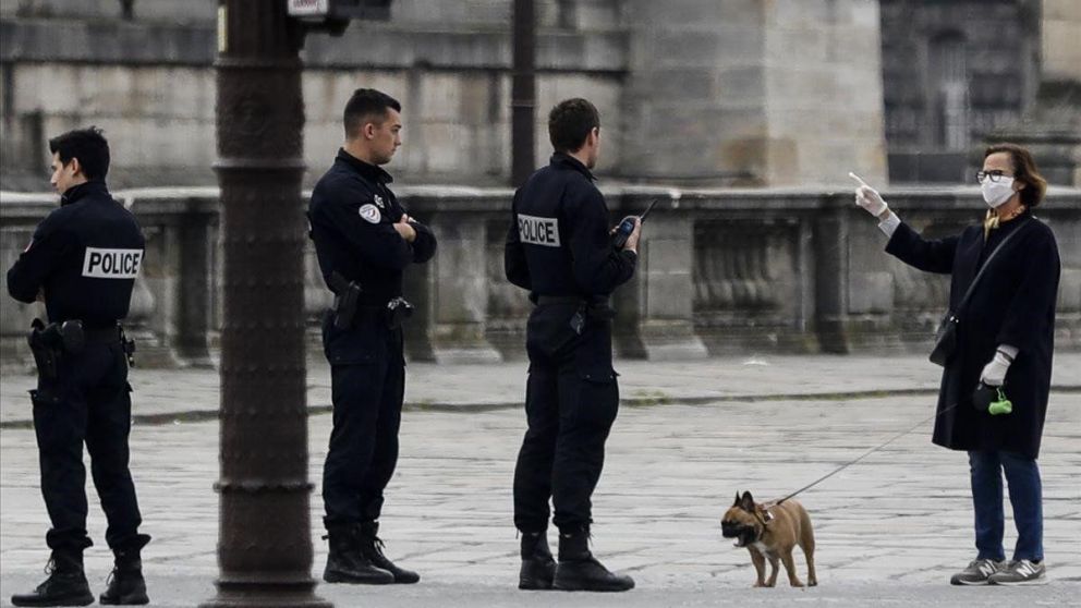 El 47% de los encuestados no piensa cumplir las reglas o indica que está dispuesto a saltarse algunas de ellas, señala el medio español La Vanguardia.
