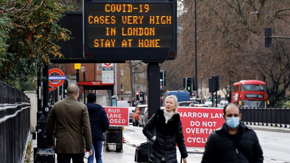 En toda Inglaterra, la esperanza de vida de los hombres cayó de 80 a 78,7 (1,3 años menos) y de las mujeres de 83,6 a 82,7 (9 meses menos)