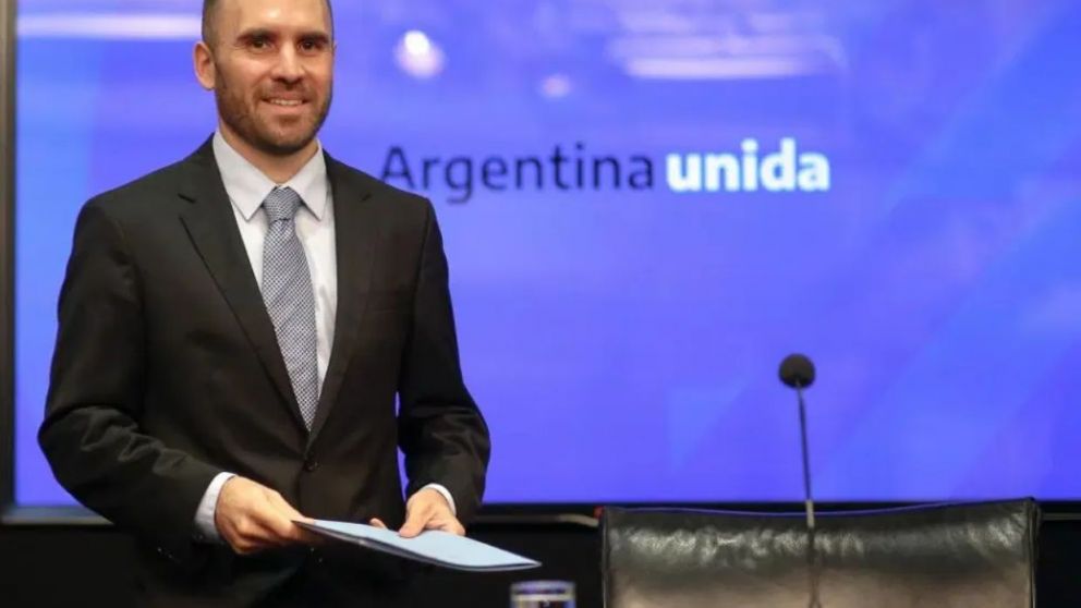 Guzmán busca dar señales de fiscalismo en plena negociación con el FMI