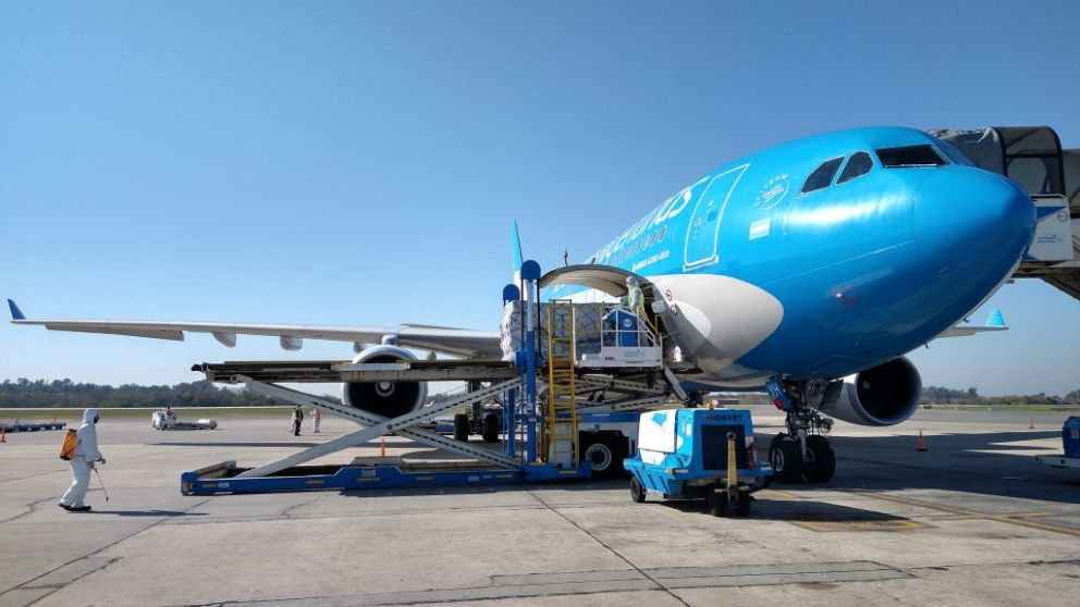 Siguen llegando aviones de Aerolíneas con vacunas contra el Covid-19