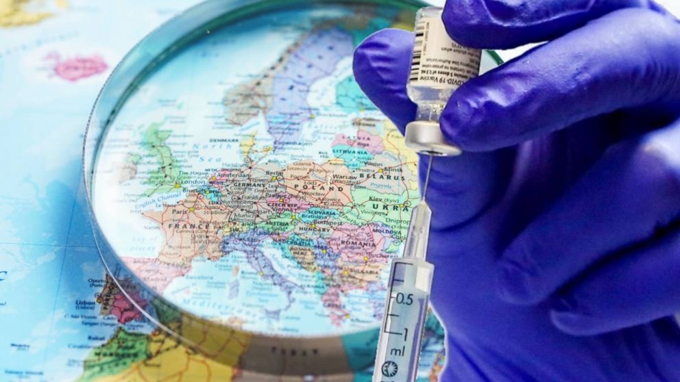 Italia, que no recibió vacunas de esa partida, también suspendió la aplicación