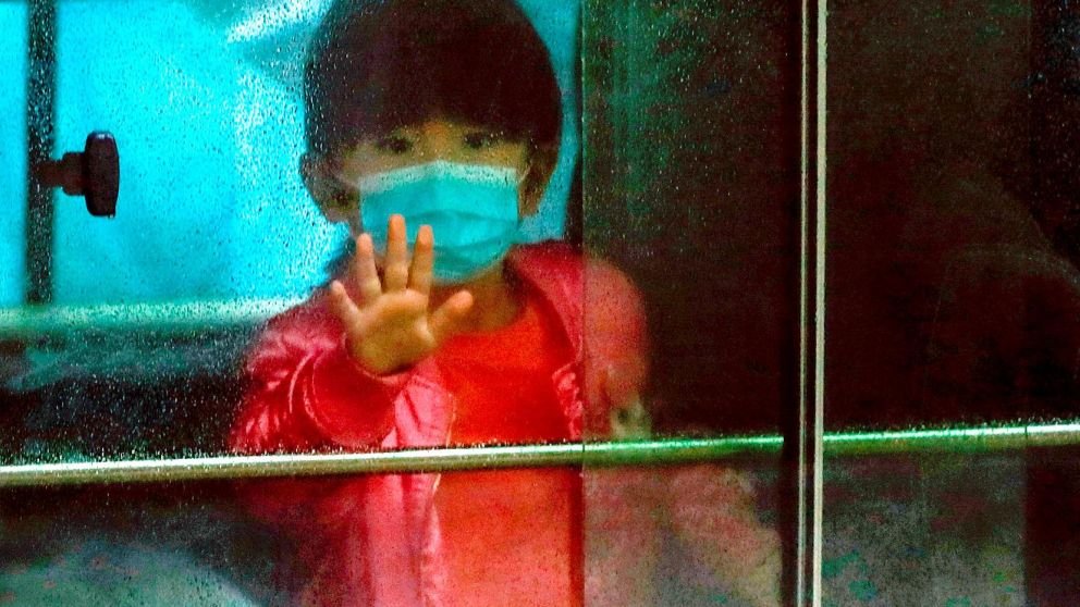 Denuncian que no dejan a algunas madres amamantar a sus hijos