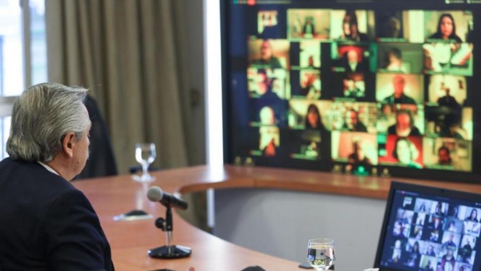 Alberto y gobernadores acordaron reducir vuelos procedentes de países con cepas como la de Manaos