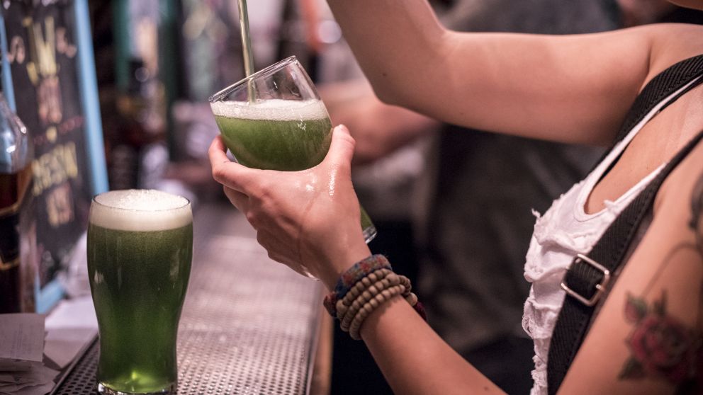 Habrá canillas de cerveza verde para brindar este 17 de marzo