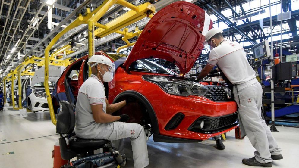 El sector industrial, generó 90.431 nuevos puestos de trabajo formales.en el primer mes de este año en Brasil