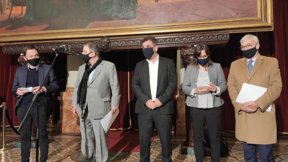 La oposición repudió las protestas de efectivos de la Policía Bonaerense en la puerta de la Quinta de Olivos