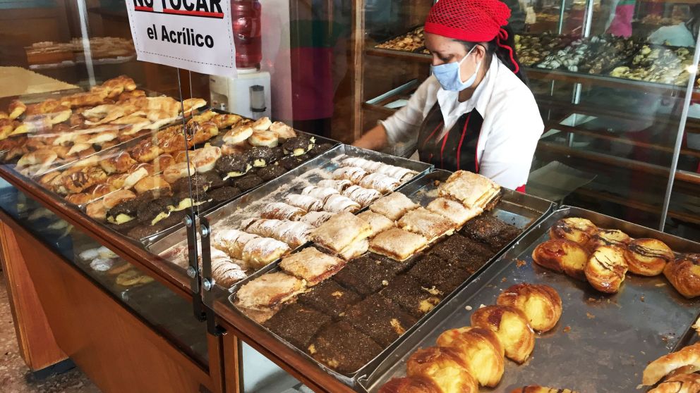 Porcentajes y sumas escalonadas para sellar la paritaria de Panaderos. (Foto Carlos Ventura)
