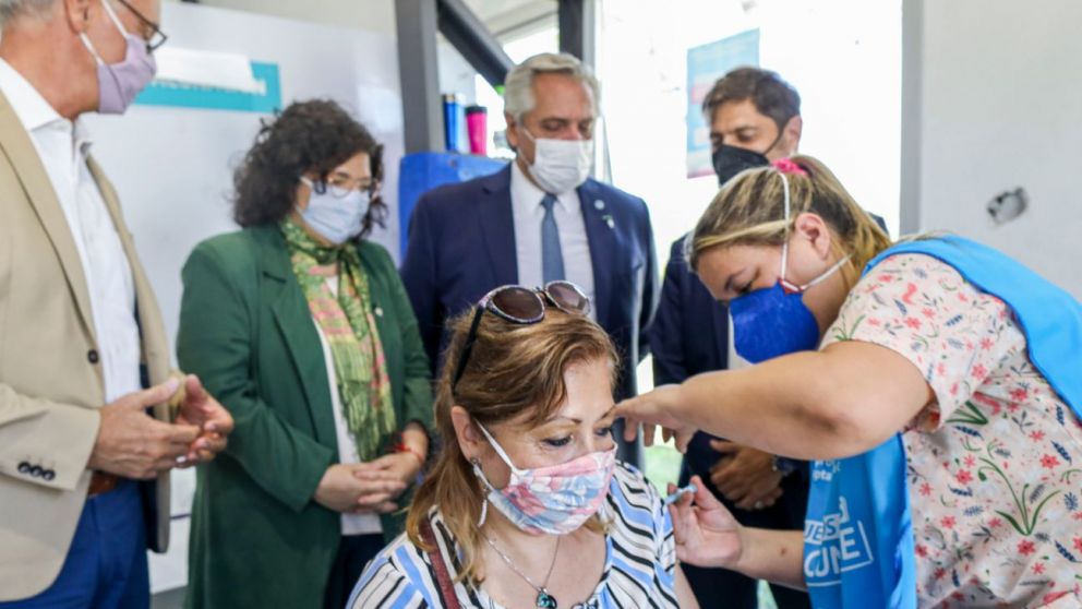 Los cristinistas y peronistas son los que más aprueban las vacunas y la campaña de vacunación