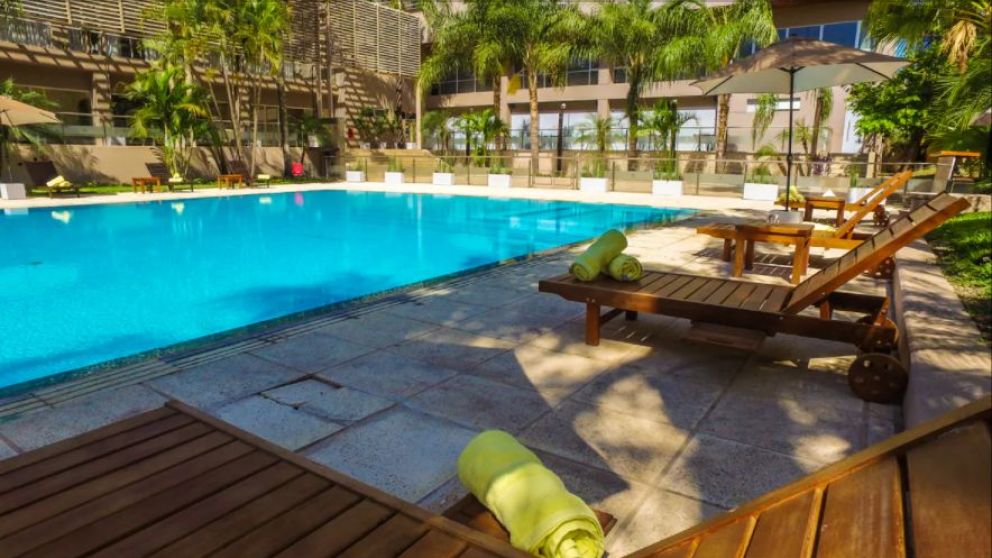 Además de piscina, cuentan con spa, restaurant, bar y wi-fi