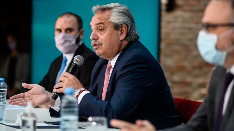 Fernández celebró los acuerdos conseguidos en una "mesa redonda, sin cabecera"