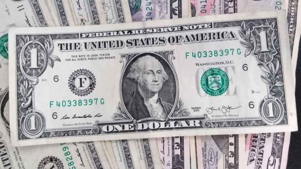 El dólar comienza la semana en calma