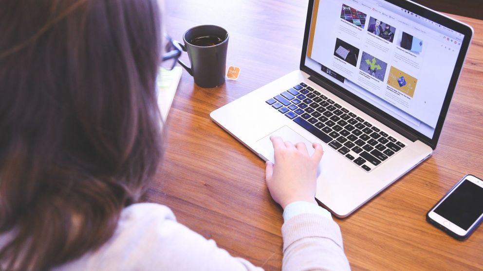El 23% de las emprendedoras dedican al menos seis horas a tareas del hogar
